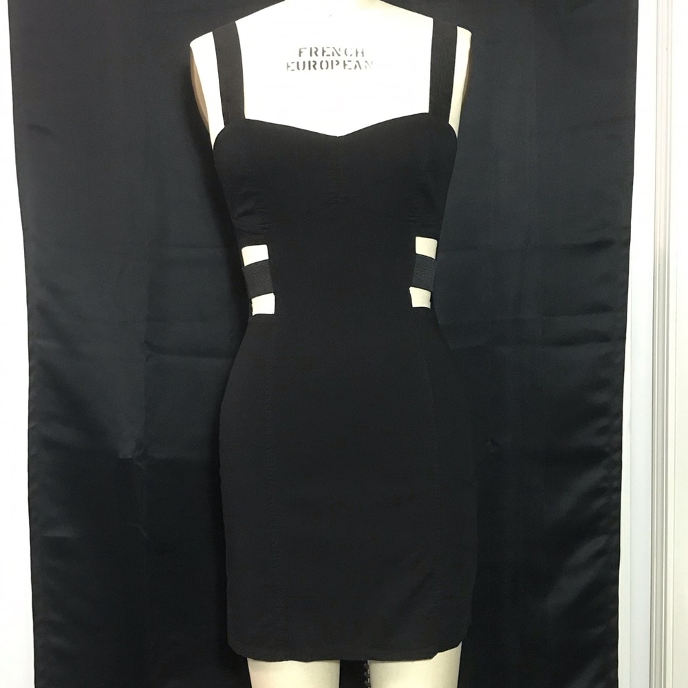Small black body con cut out dress